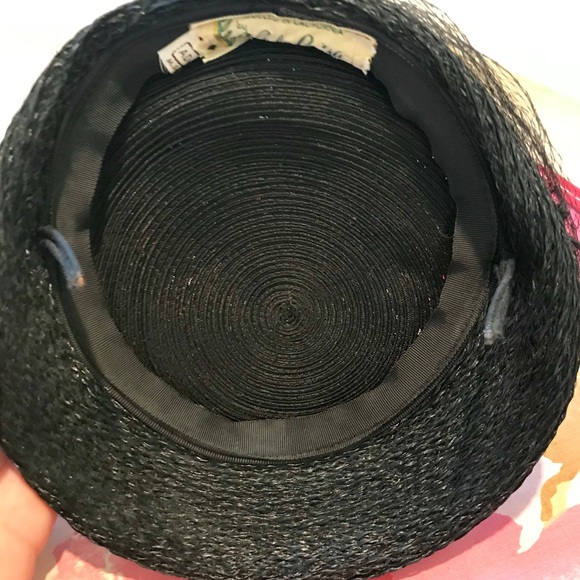 Simple yet elegant hat - Picture 6 of 7